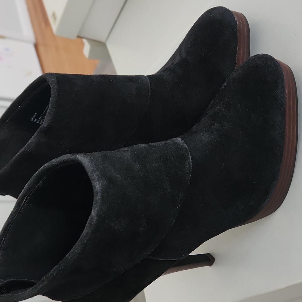 Steve Madden Trishia Black Suede booties- 7